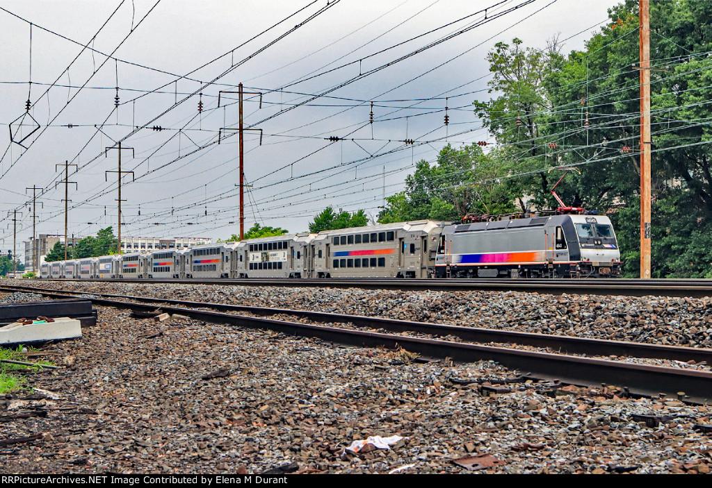 NJT 4643 on train 7825